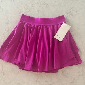 Lululemon court rival high rise perforated skirt in size 6 Long